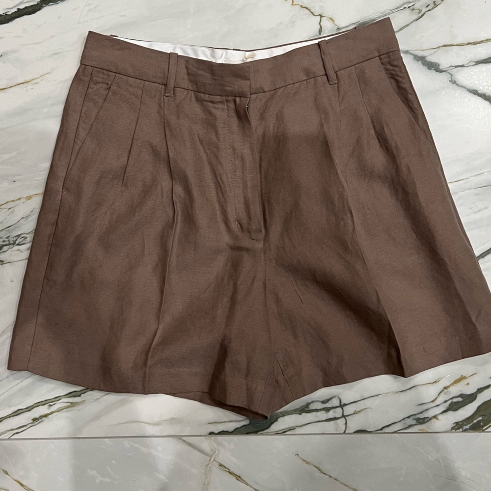 Aritzia Wilfred
THE EFFORTLESS LINEN 5" SHORS 
Size 12	color GREY TAUPE